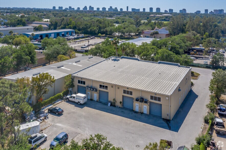 More Photos Of 5780 Taylor Rd, Naples Showroom For Sale