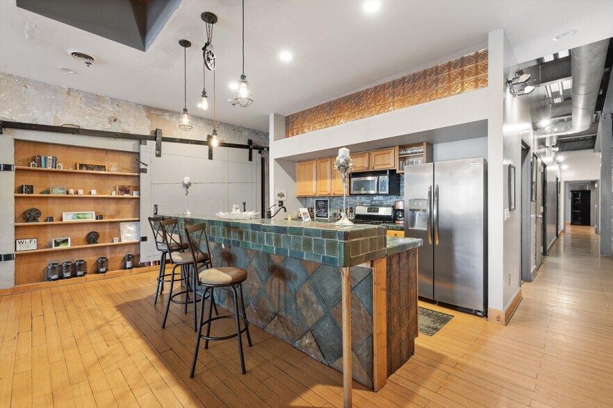 More Photos Of 16-20 Market Sq, Knoxville Apartments For Sale