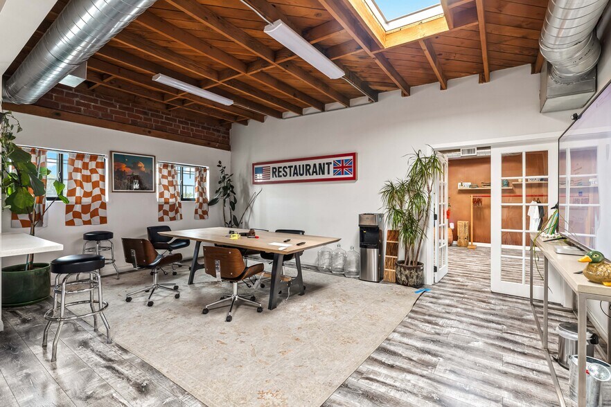 More Photos Of 1458 E 58th Pl, Los Angeles Showroom For Lease