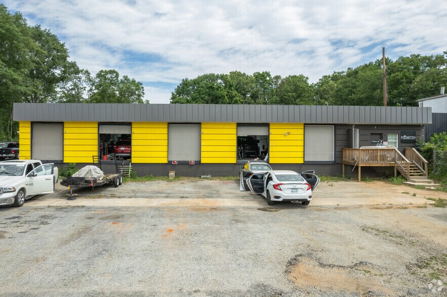More Photos Of 860 W Main St, Spartanburg Light Distribution For Sale