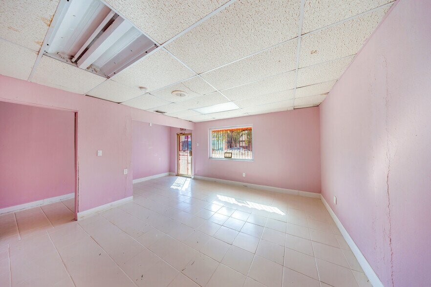 More Photos Of 159 NW 36th St, Miami General Retail For Lease