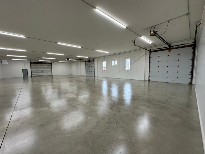 More Photos Of 9361 Seward Rd, Fairfield Warehouse For Lease