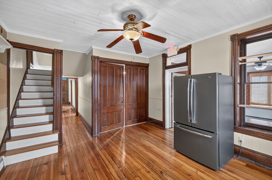 More Photos Of 330 Mahoning St, Milton Office For Sale