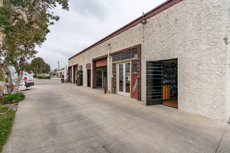 More Photos Of 1301 Tower Sq, Ventura Warehouse For Lease