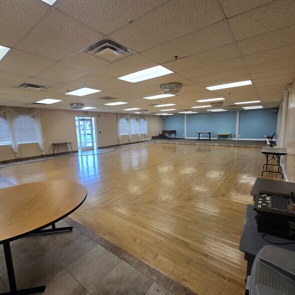 More Photos Of 3950 S Redwood Rd, Salt Lake City Freestanding For Sale