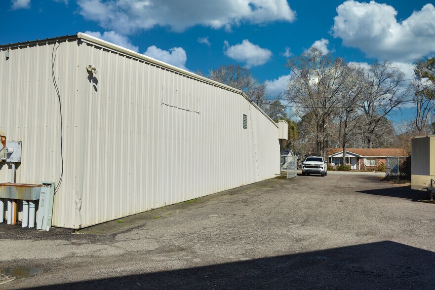 More Photos Of 100-108 Dorchester Manor Blvd, North Charleston Warehouse For Lease