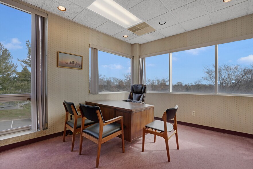 More Photos Of 1656 Oak Tree Rd, Edison Medical For Lease