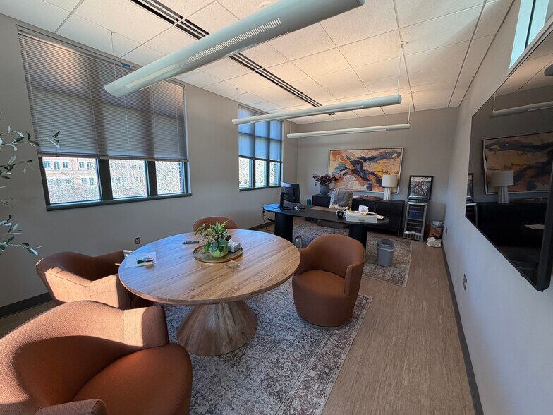 More Photos Of 6300 Sprint Pky, Overland Park Office For Lease