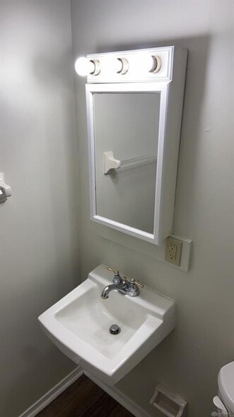More Photos Of 3220 Illinois Ave, Middletown Apartments For Sale