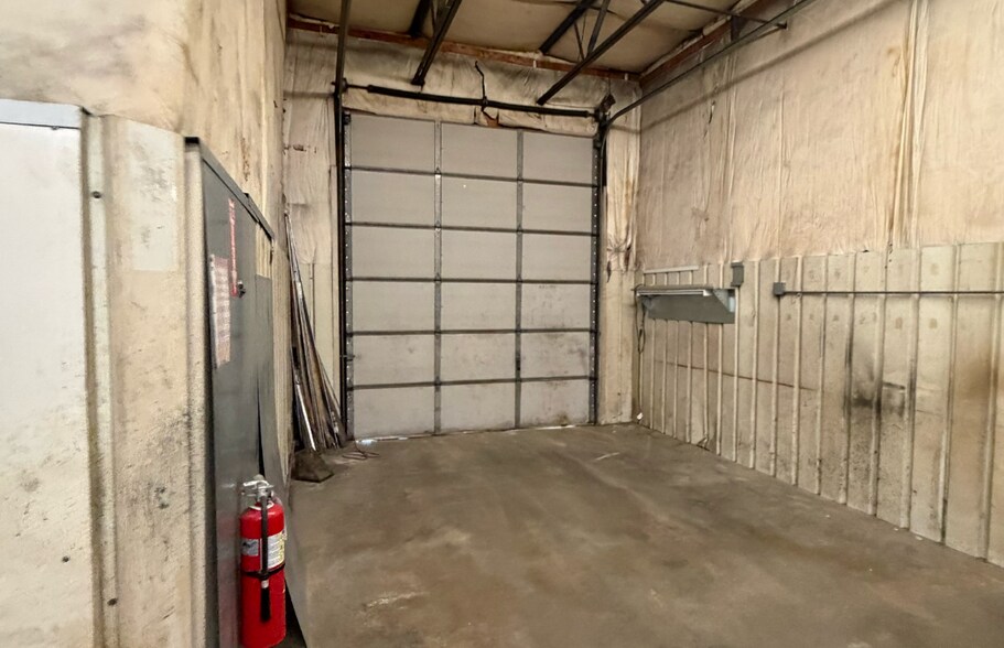 More Photos Of 9059 Sutton Pl, Hamilton Warehouse For Lease