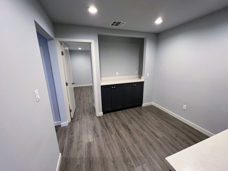 More Photos Of 12990 Branford St, Pacoima Warehouse For Lease