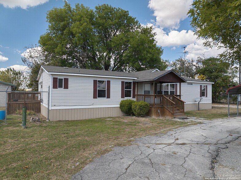 More Photos Of 25301 Interstate 35 N, New Braunfels Office For Sale