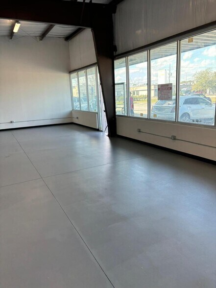 More Photos Of 10663 Monaco Dr, Jacksonville Storefront For Lease
