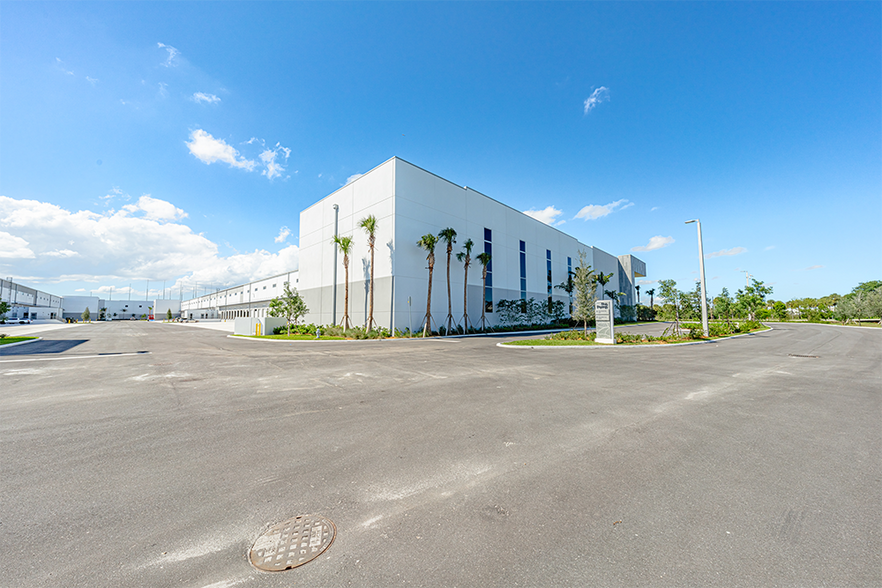 More Photos Of 311 Racetrack Loop, Pompano Beach Unknown For Lease