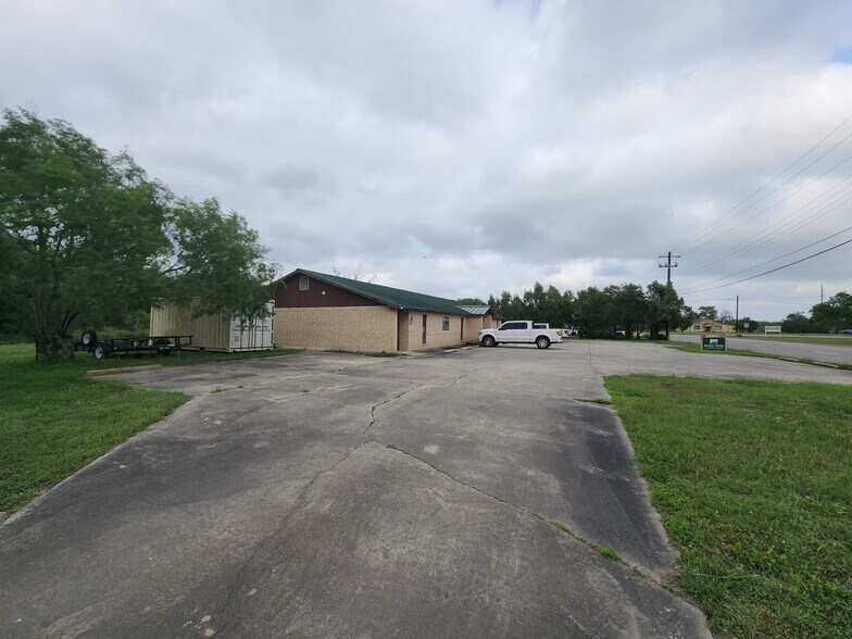 More Photos Of 603 E Empresario St, Refugio Office For Sale