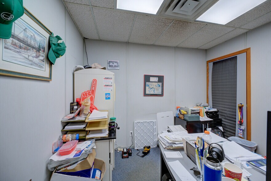 More Photos Of 114 Easton Rd, Brantford Industrial For Sale