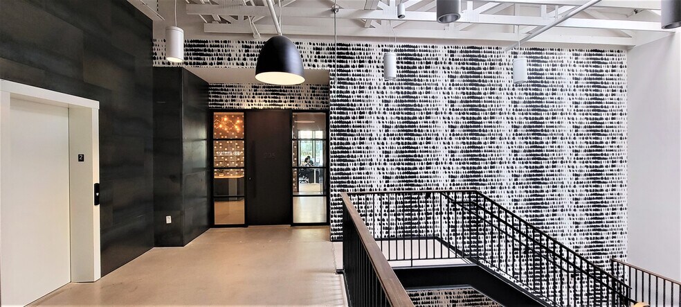 More Photos Of 7300 N Via Paseo Del Sur, Scottsdale Loft Creative Space For Lease
