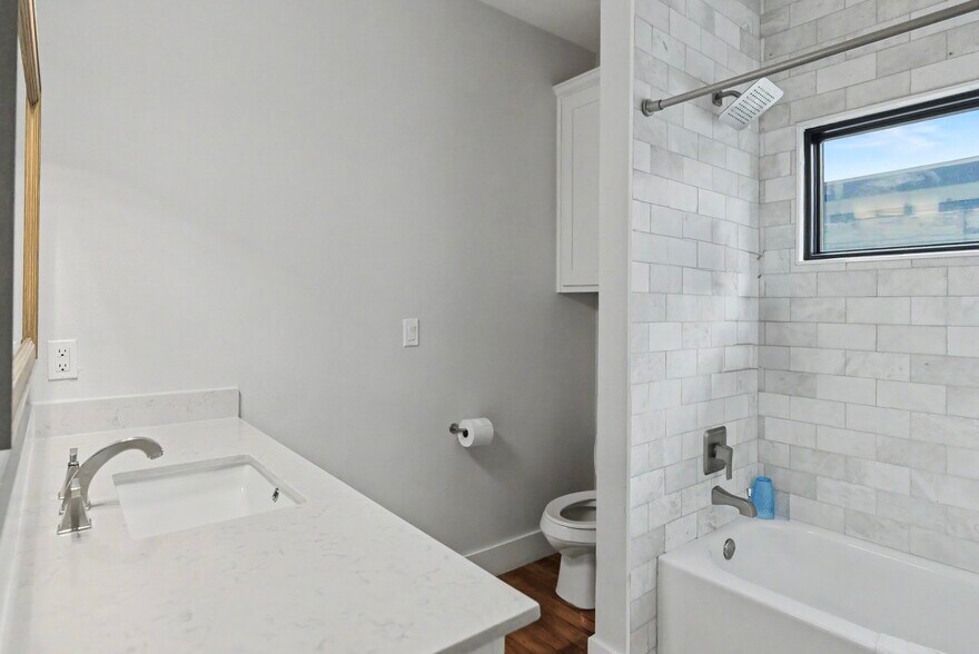 More Photos Of 2506 E Cesar Chavez St, Austin Specialty For Lease