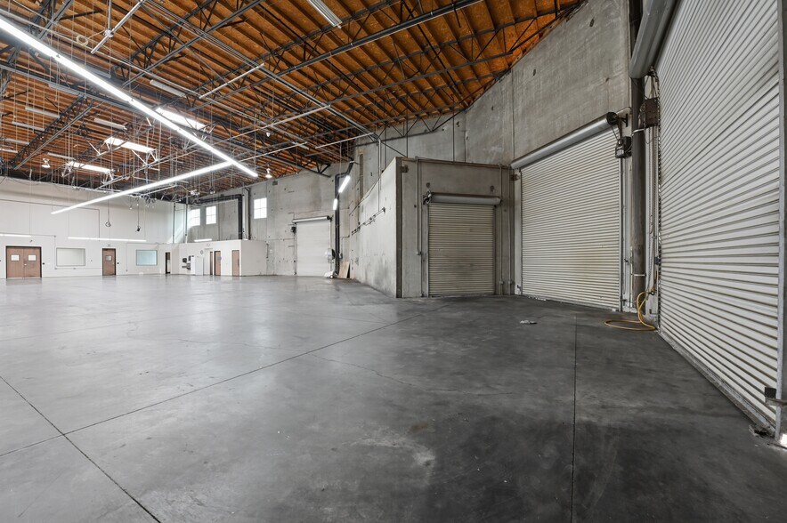 More Photos Of 10637 Scripps Summit Ct, San Diego Warehouse For Lease