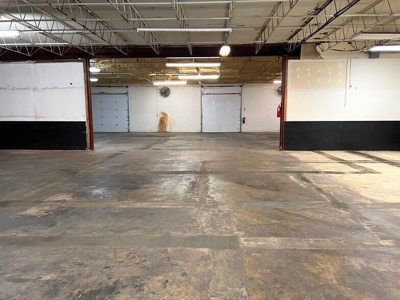 More Photos Of 5508-5516 Brewster St, San Antonio Warehouse For Lease