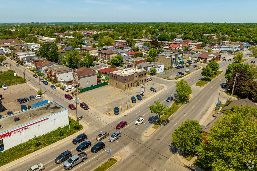 More Photos Of 24 Boul De La Concorde E, Laval Office For Lease