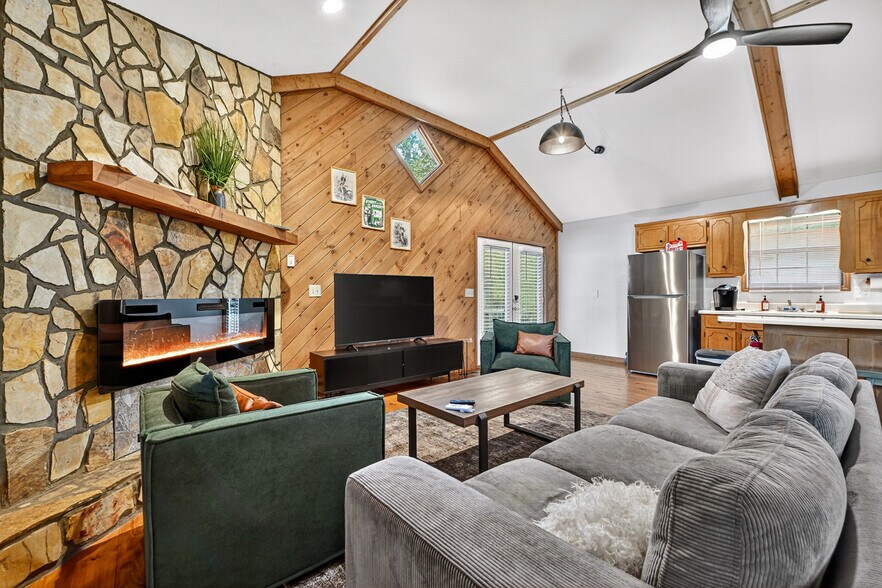 More Photos Of 77 Alpine Way, Blairsville Hotel For Sale