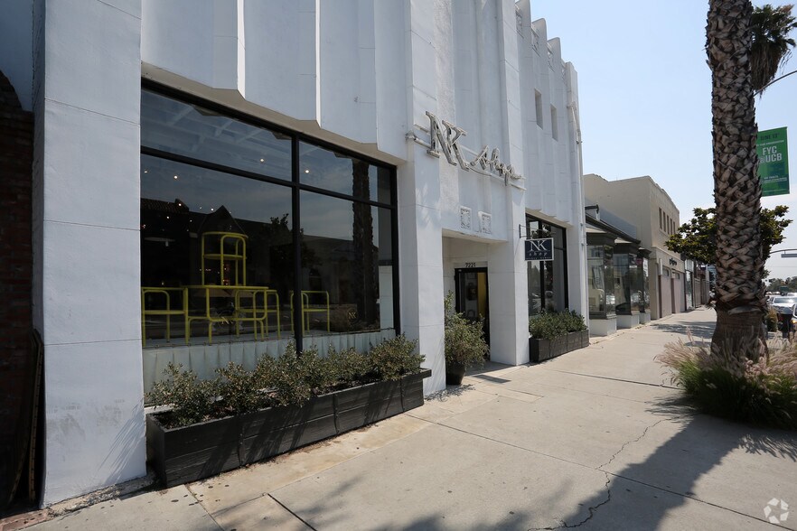 More Photos Of 7223 Beverly Blvd, Los Angeles Storefront Retail Office For Sale