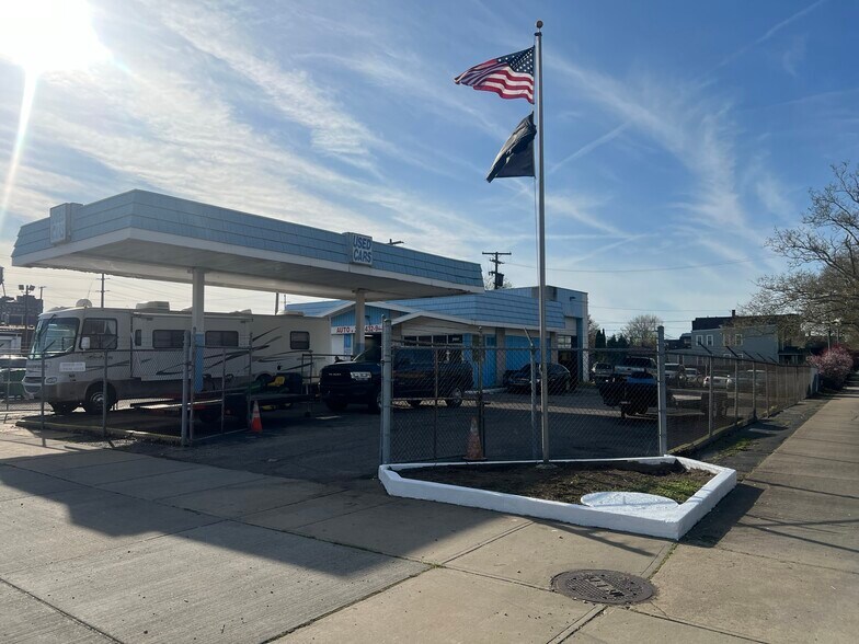 Primary Photo Of 3991 Superior Ave, Cleveland Auto Repair For Sale