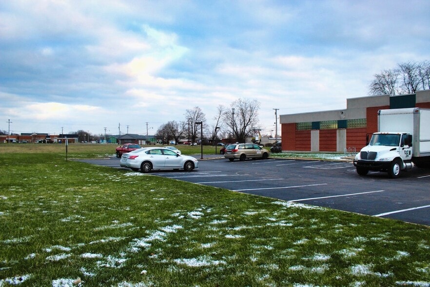 More Photos Of 651 E Main St, Dayton Office For Sale