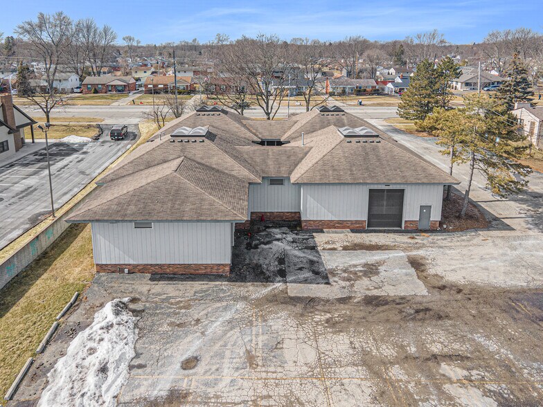 Primary Photo Of 18340 Middlebelt Rd, Livonia Office For Sale