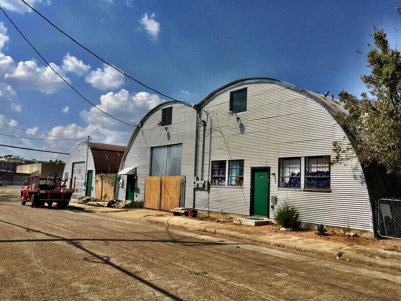 More Photos Of 1501 Gano St, Dallas Industrial For Lease