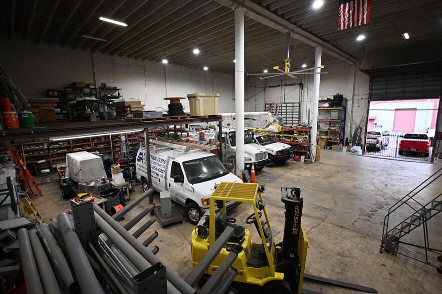 More Photos Of 4450 E 10th Ct, Hialeah Warehouse For Sale