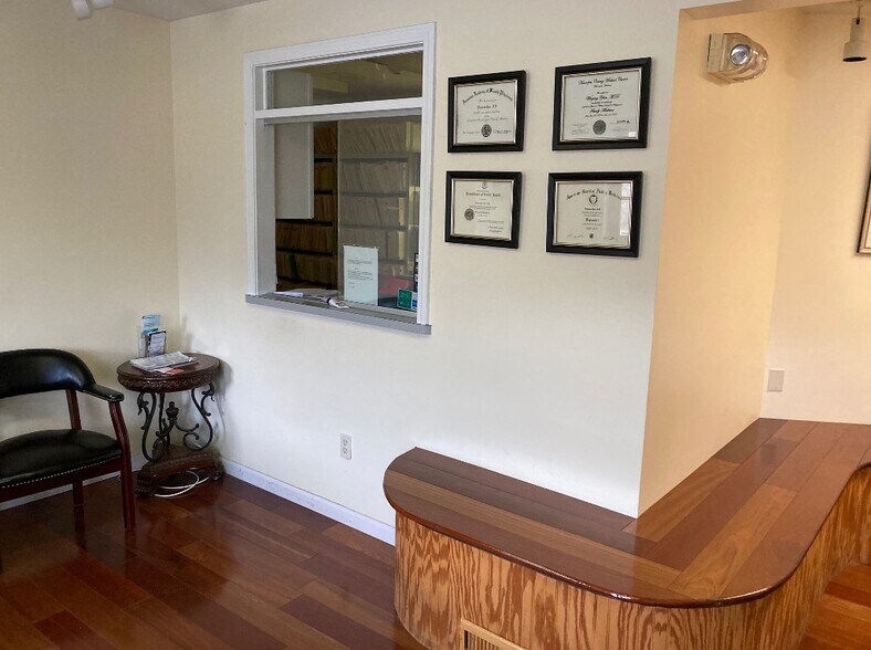 More Photos Of 531-535 W Main St, Norwich Medical For Sale