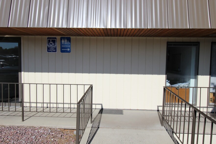 More Photos Of 505 N Sanders St, Helena Storefront Retail Office For Lease