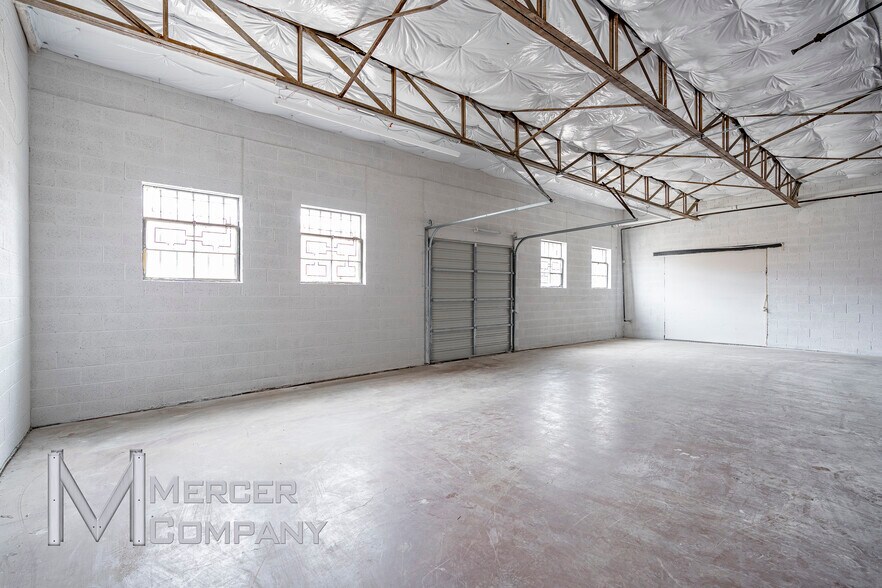More Photos Of 923-925 Slocum St, Dallas Flex For Sale