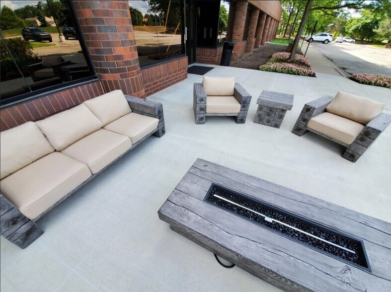 More Photos Of 1450 W Long Lake Rd, Troy Office For Lease