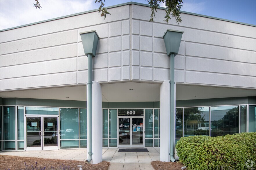 More Photos Of 633 Davis Dr, Morrisville Research And Development For Lease