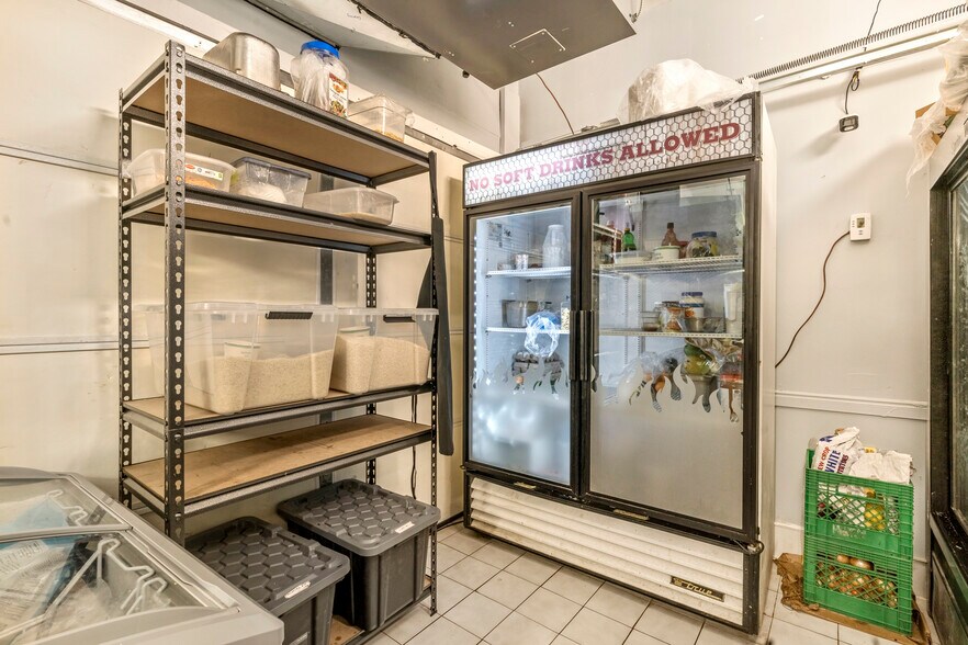 More Photos Of 4654 Queen St, Niagara Falls Storefront Retail Residential For Sale