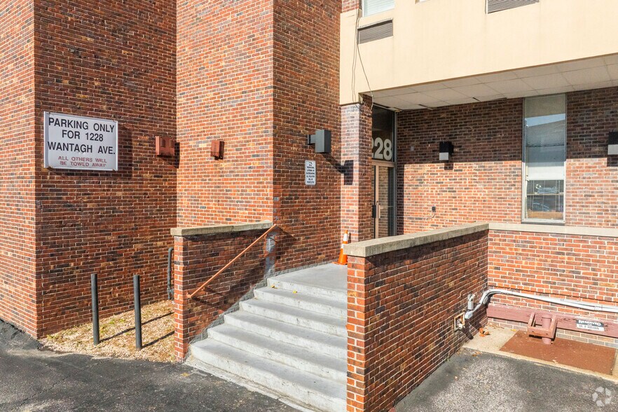 More Photos Of 1228 Wantagh Ave, Wantagh Medical For Lease