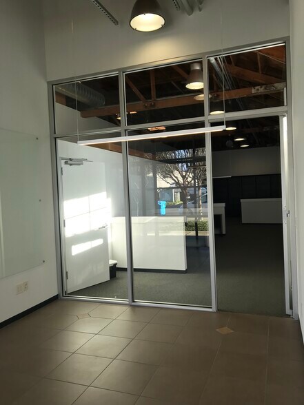 More Photos Of 2657-2659 Spring St, Redwood City Office For Lease