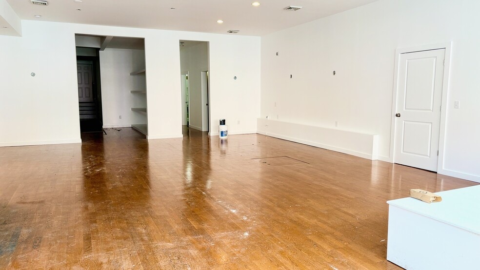 More Photos Of 317 Warren St, Hudson Storefront Retail Residential For Lease