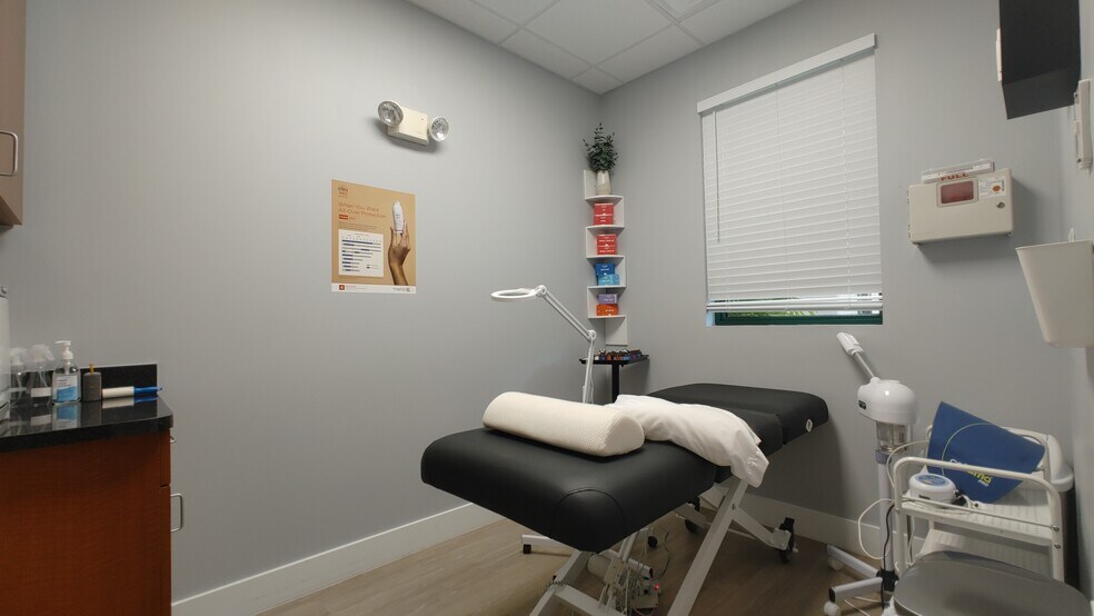 More Photos Of 12460-12468 W Atlantic Blvd, Coral Springs Medical For Lease