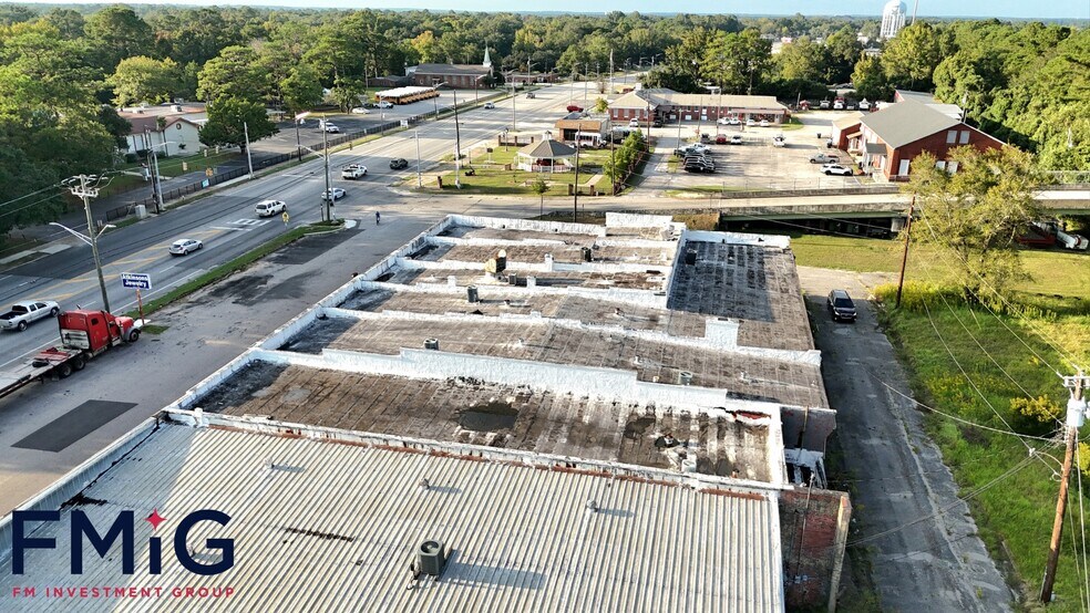 More Photos Of 156 N Craft Hwy, Chickasaw Storefront For Sale