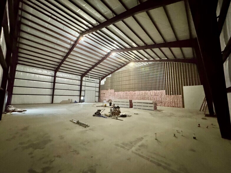 More Photos Of 5700 Eastside Parkway Dr, Gas City Light Distribution For Lease