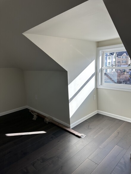 More Photos Of 800 Dekalb St, Bridgeport Storefront Retail Residential For Sale