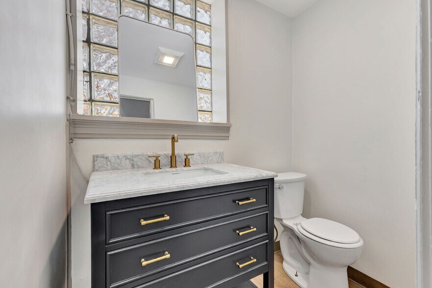 More Photos Of 2435 Williams Ave, Cincinnati Storefront Retail Residential For Lease