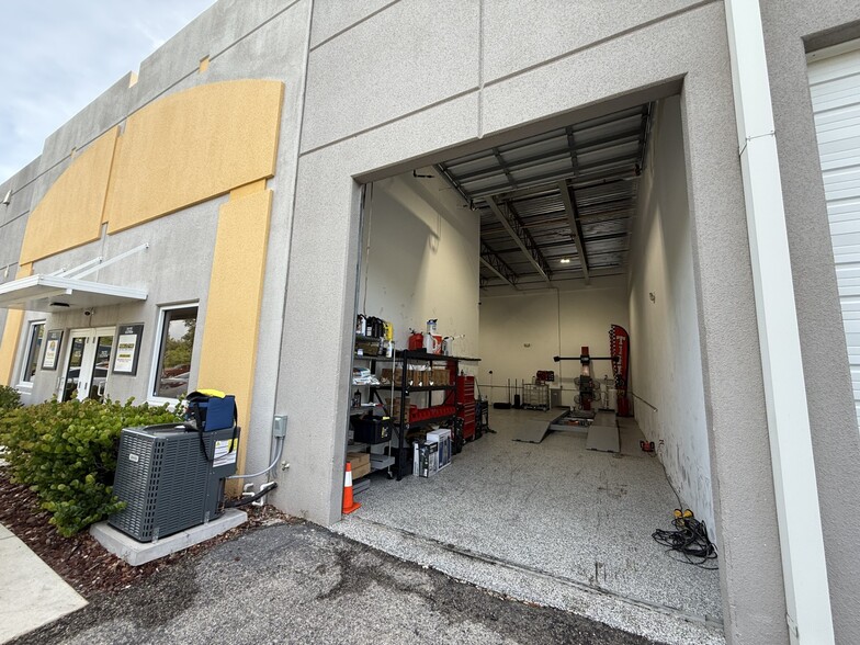 More Photos Of 12801 Commerce Lakes Dr, Fort Myers Light Distribution For Sale