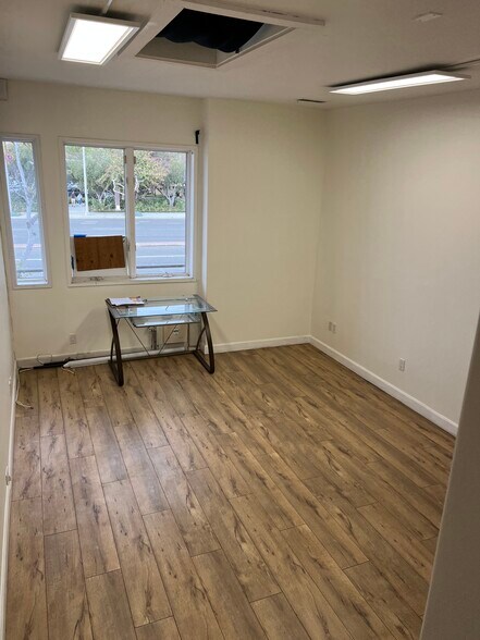 More Photos Of 2333 E Coast Hwy, Corona Del Mar Storefront Retail Office For Lease