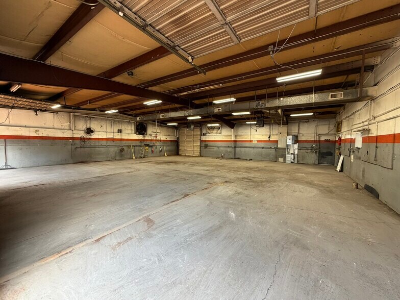 More Photos Of 8621 Fairview Rd, Charlotte Unknown For Lease