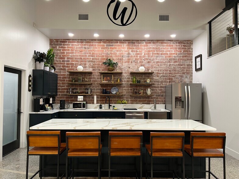 More Photos Of 132 W International Speedway Blvd, Daytona Beach Office For Lease